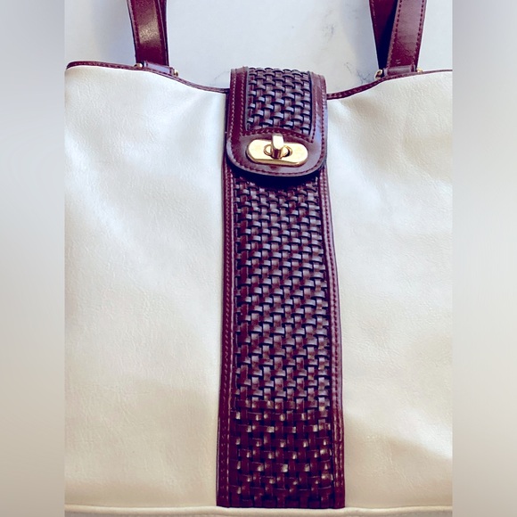 Vintage Cream Leather Brown Weave Strap Detail Gold Accent Closure Purse! - Picture 4 of 9